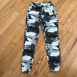 Kreamy women’s Small Citi Camo pants